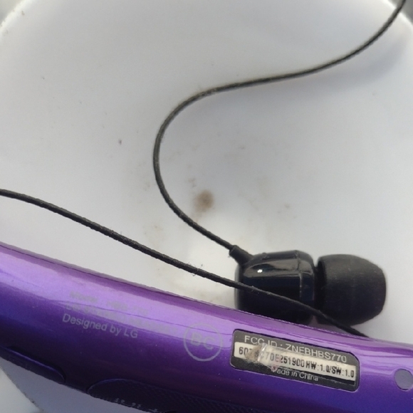 LG Purple Wireless Earbuds HBS770 NWOT - Picture 1 of 2